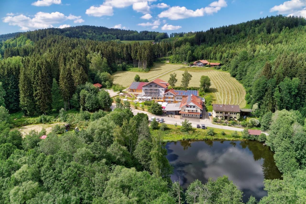 Wellnesshotel Deine Auszeit, Adults Only Achslach Eksteriør billede