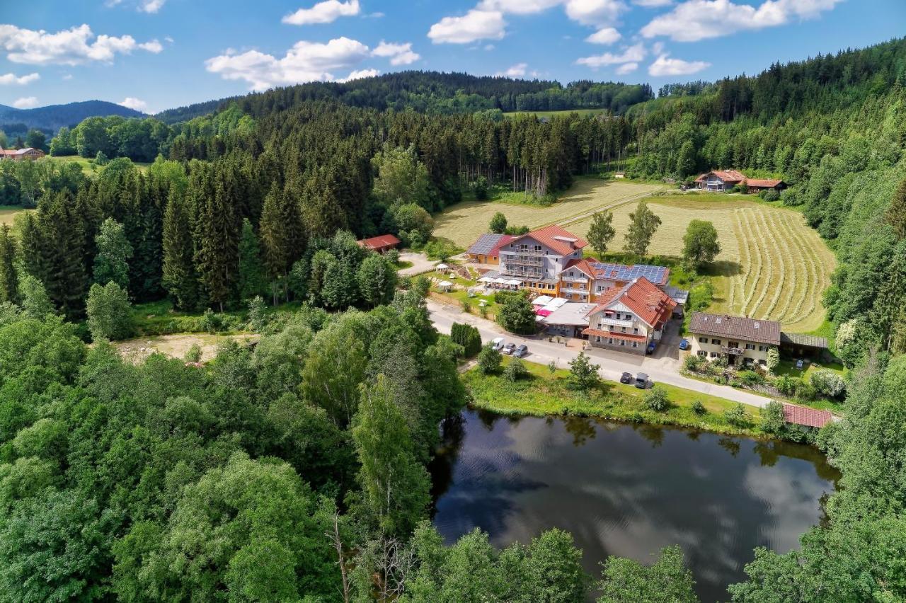 Wellnesshotel Deine Auszeit, Adults Only Achslach Eksteriør billede